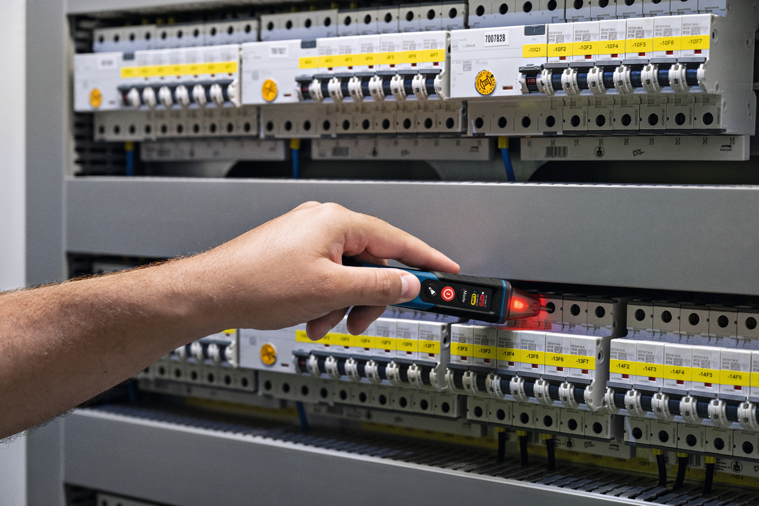 zastosowanie testera napięcia Bosch GVD 1000-17