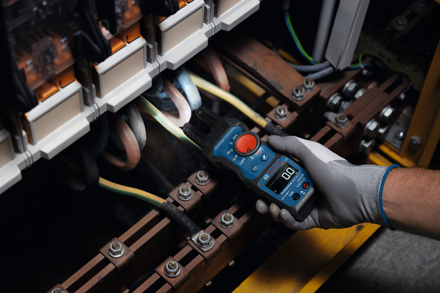 zastosowanie miernika cęgowego Bosch GFM 1000-15