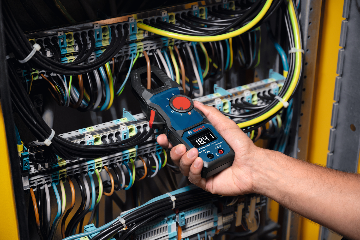 zastosowanie miernika cęgowego Bosch GMC 600-15