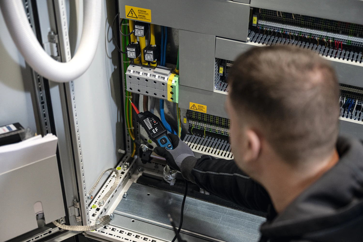 zastosowanie testera napięcia Bosch EXPERT EXVT1000-17