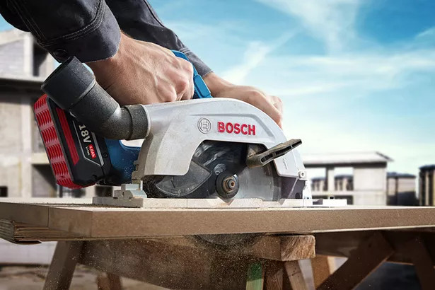 BOSCH 06016C1221 Pilarka tarczowa