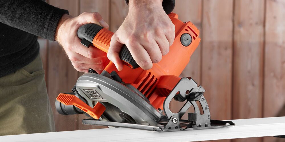 Pilarka Black Decker CS1550