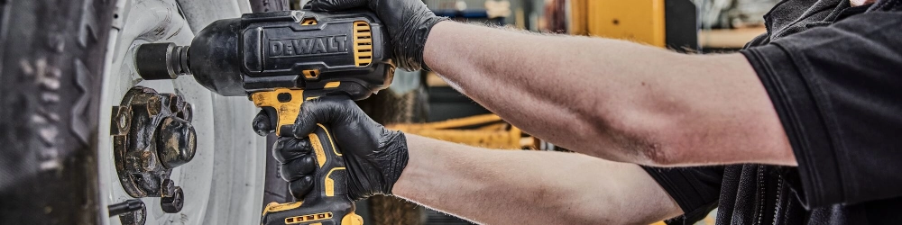 Użycie udarowego klucza DeWALT DCF900P2G