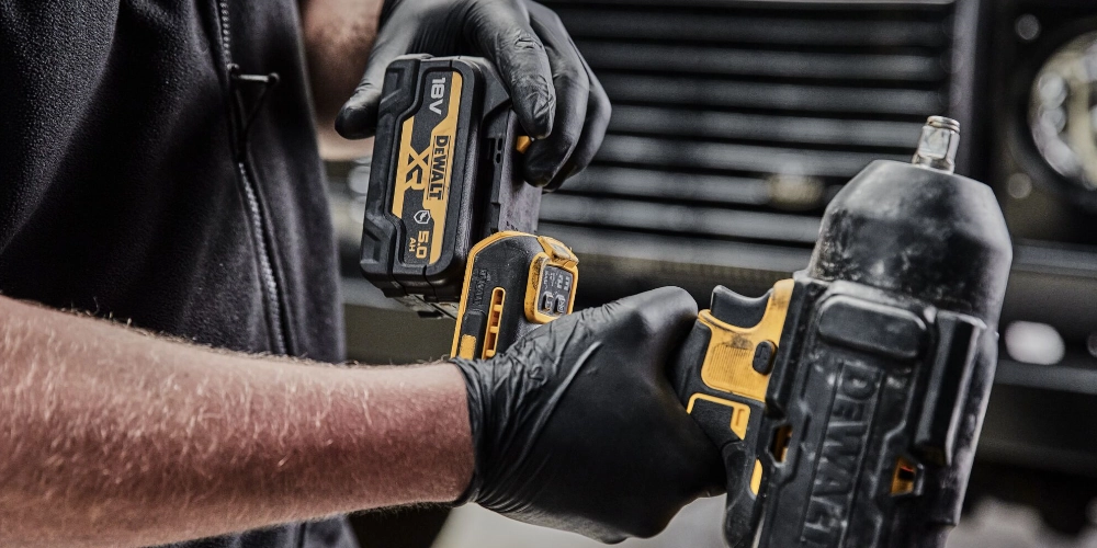DEWALT DCF900P2G Wymiana baterii