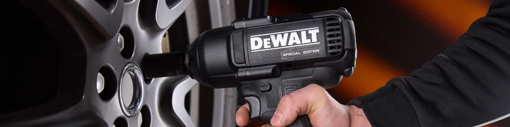 Użycie klucza udarowego DeWALT McLaren DCF99