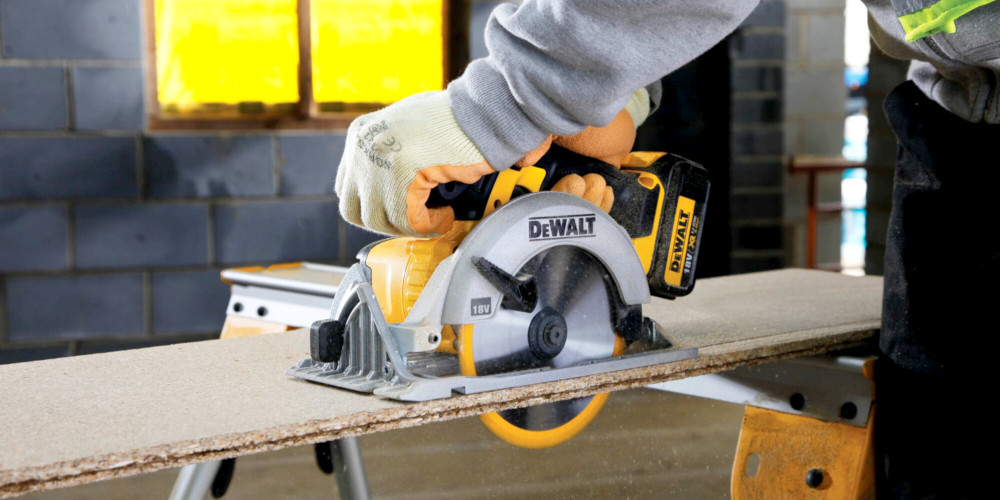 Pilarka tarczowa DeWALT DCS391