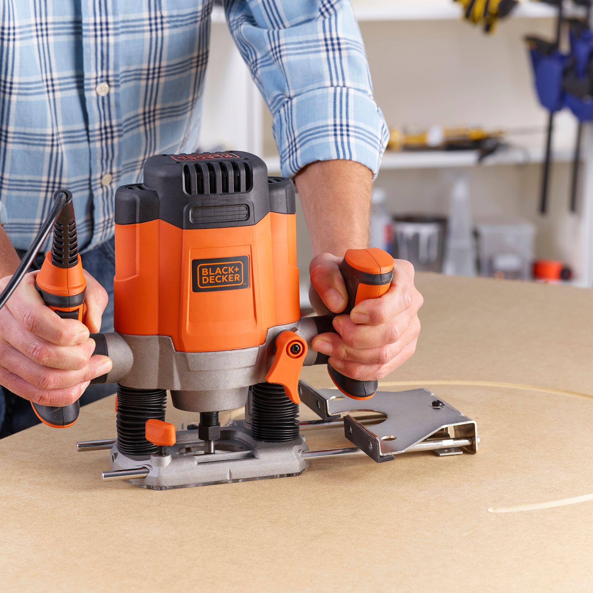 frezarka górnowrzecionowa Black Decker KW1200E