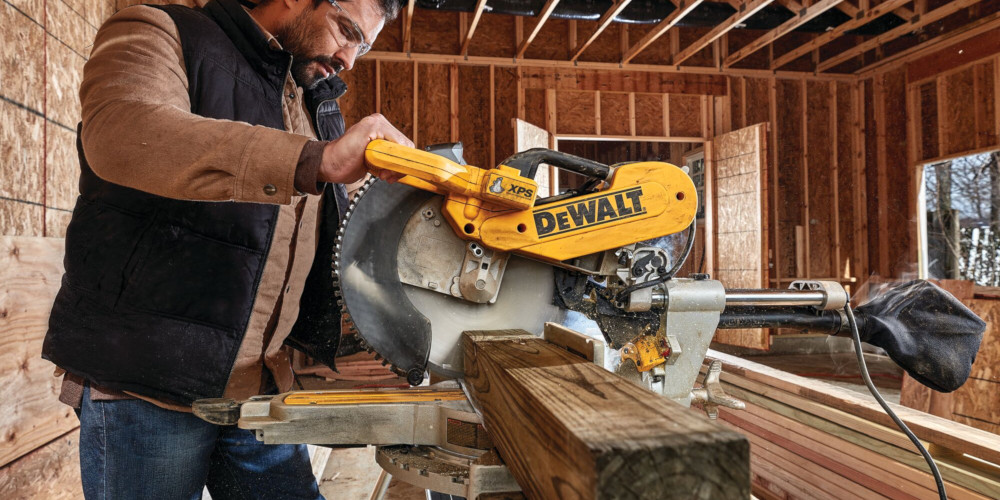 Pilarka ukosowa DeWALT DWS780