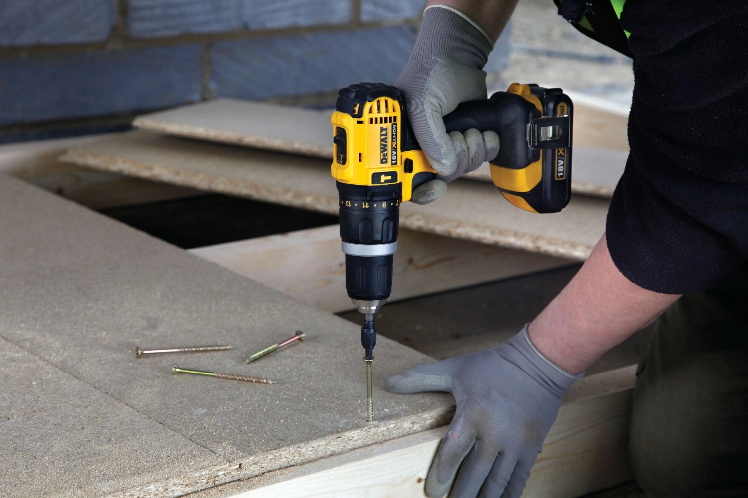 Użycie wiertarki DeWALT DCK282C2
