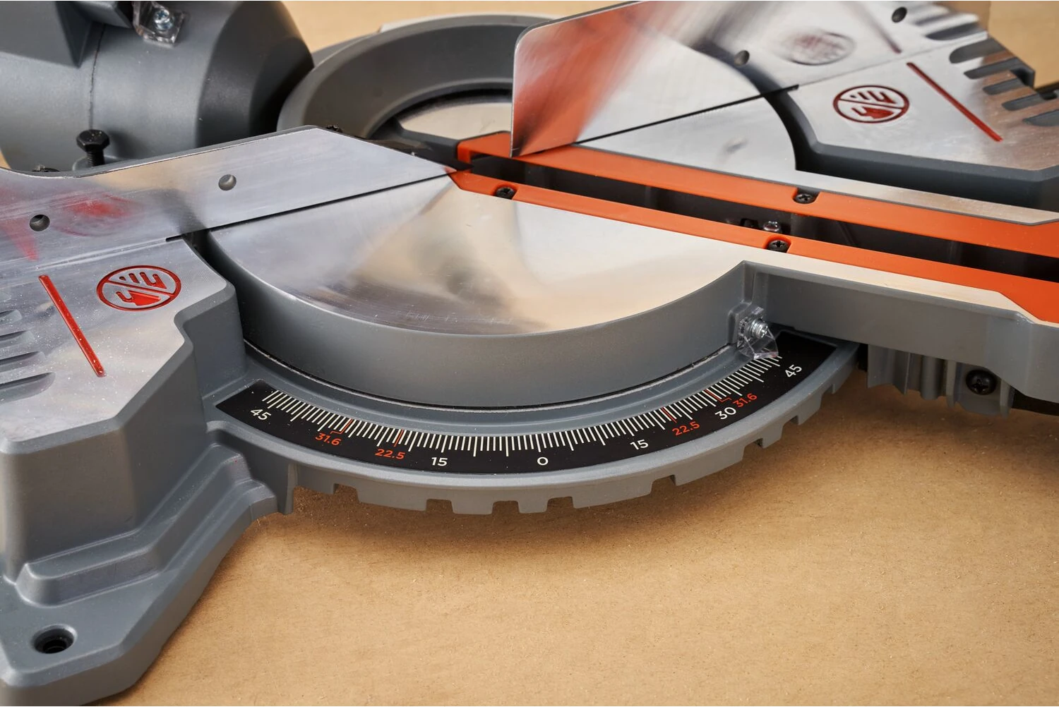 Zastosowanie pilarki tarczowej ukośnicy sieciowej black decker