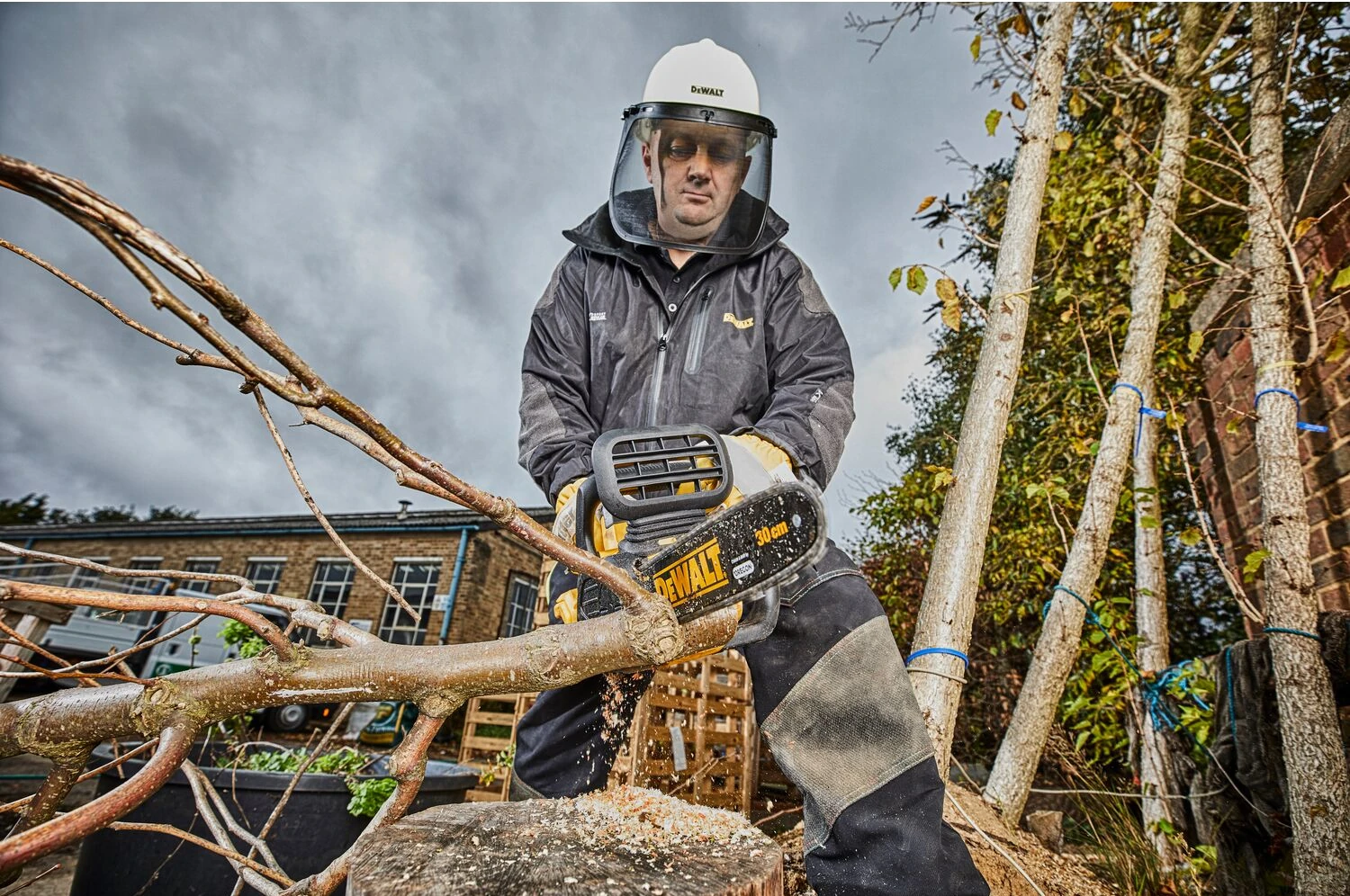 Akumulatorowa Pilarka łańcuchowa do gałęzi 18V XR korpus DeWALT DCMPS520N