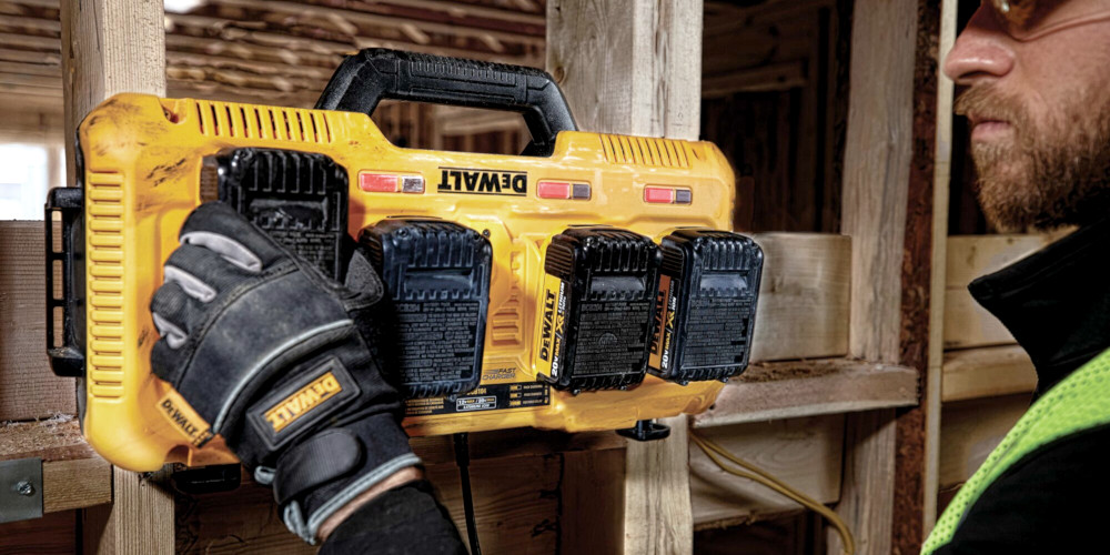 DeWALT DCB104