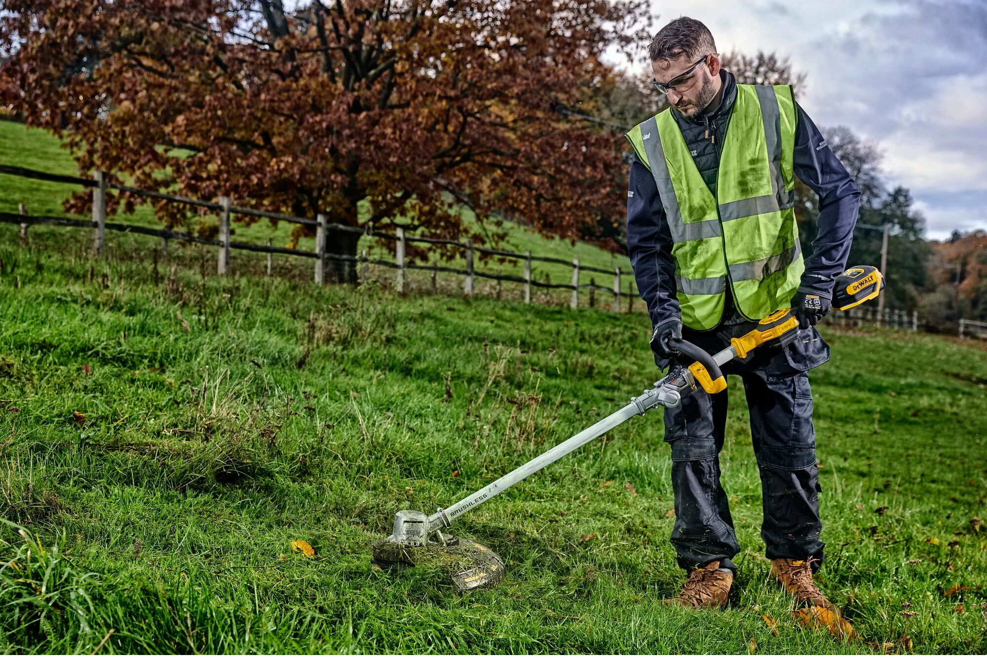 Użytkowanie podkaszarki akumulatorowej dewalt