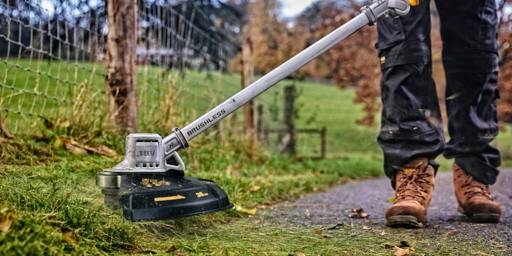 Podkaszarka DeWALT DCMST561