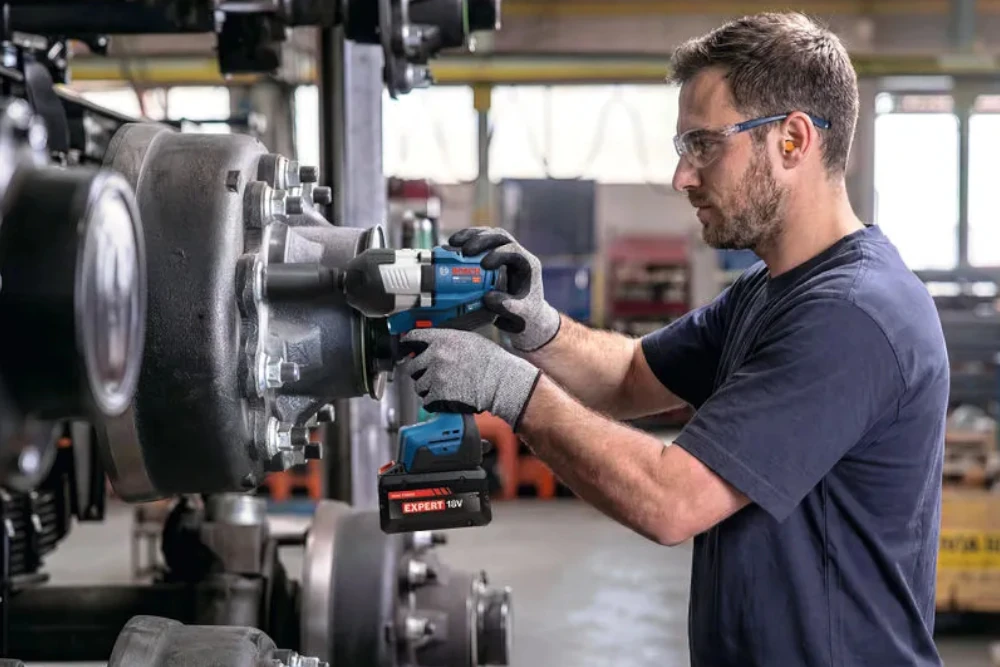 Bosch PRO GDS18V-1400 18V do wymagających prac montażowych i serwisowych