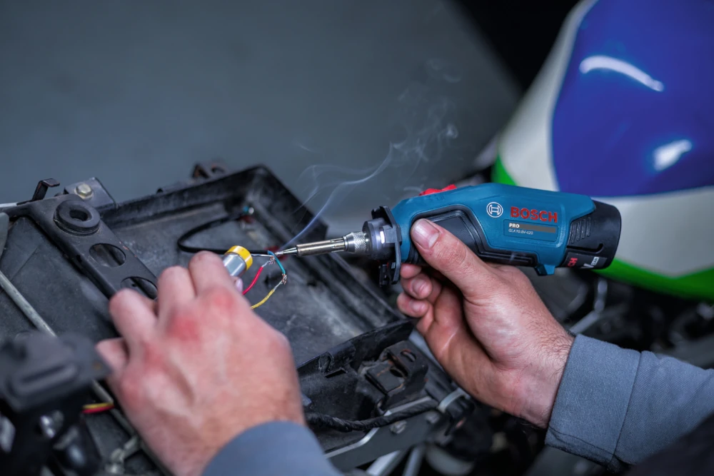 Bosch PRO GLK12V-420 – lutownica akumulatorowa do przewodów i elektroniki